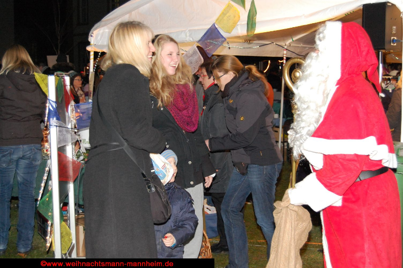 nikolaus-besuch-beim-weihnachtsmarkt-klinikum-ludwigshafen-06-12-2012-5
