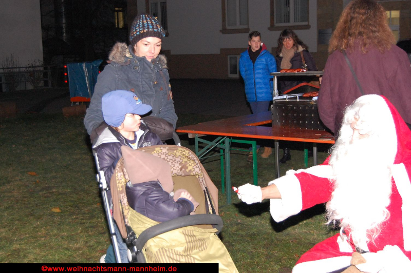 nikolaus-besuch-beim-weihnachtsmarkt-klinikum-ludwigshafen-06-12-2012-54