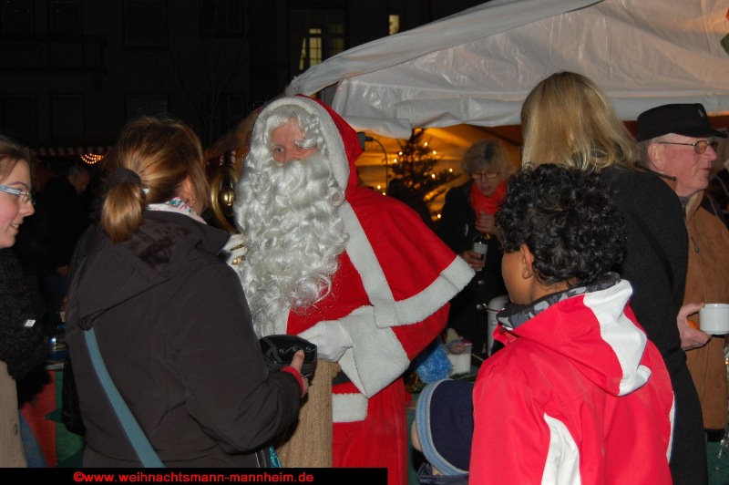 nikolaus-besuch-beim-weihnachtsmarkt-klinikum-ludwigshafen-06-12-2012-6