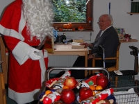 weihnachtsmann-besuch-altersheim-hemsbach-06-dezember-2013-17