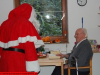 weihnachtsmann-besuch-altersheim-hemsbach-06-dezember-2013-18