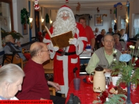 weihnachtsmann-besuch-altersheim-hemsbach-06-dezember-2013-3