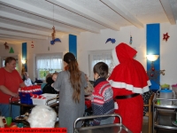 weihnachtsmann-besuch-altersheim-hemsbach-06-dezember-2013-6