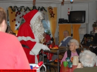 weihnachtsmann-besuch-altersheim-hemsbach-06-dezember-2013-7