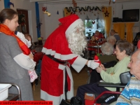 weihnachtsmann-besuch-altersheim-hemsbach-06-dezember-2013-9