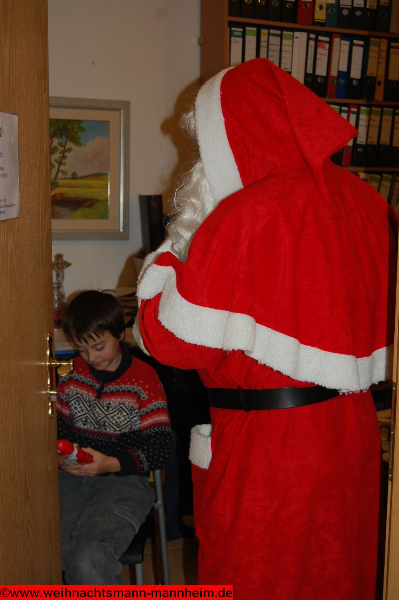 weihnachtsmann-besuch-altersheim-hemsbach-06-dezember-2013